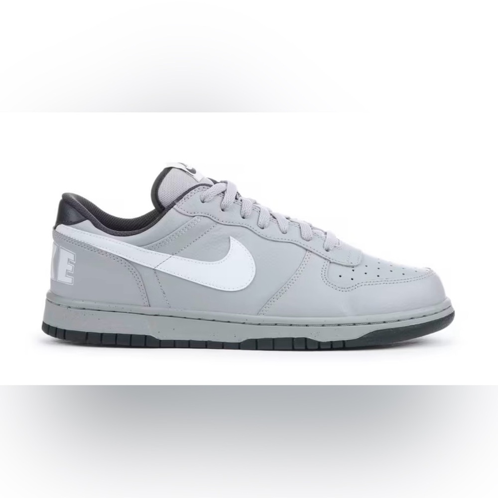NIB* NIKE BIG LOW SNEAKERS, sz. 7M / 8.5W